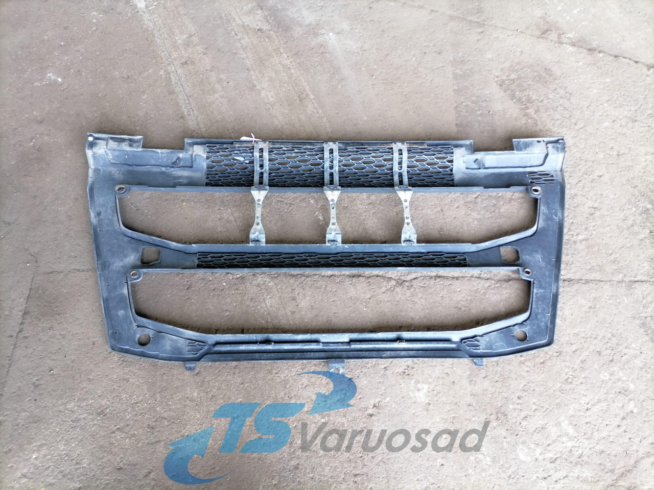Volvo Grille panel 82491903 - Radiatora reste - Kravas automašīna: foto 2 Volvo Grille panel 82491903 - Radiatora reste - Kravas automašīna: foto 2