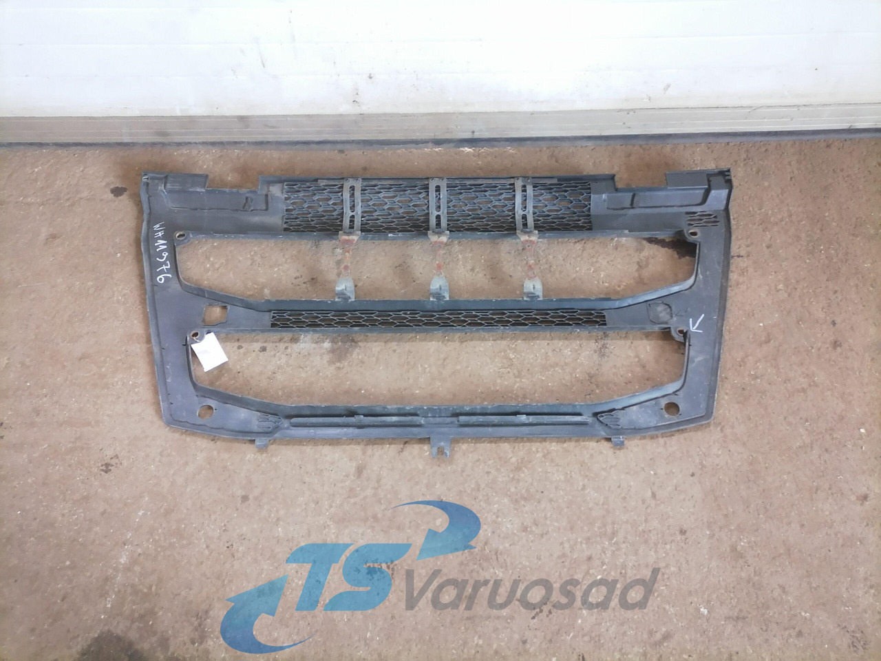Volvo Grille panel 82491908 - Radiatora reste - Kravas automašīna: foto 2 Volvo Grille panel 82491908 - Radiatora reste - Kravas automašīna: foto 2
