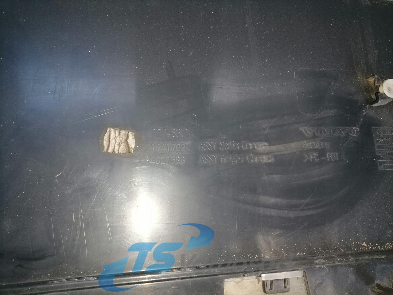 Volvo Grille panel 84027588 - Radiatora reste - Kravas automašīna: foto 4 Volvo Grille panel 84027588 - Radiatora reste - Kravas automašīna: foto 4