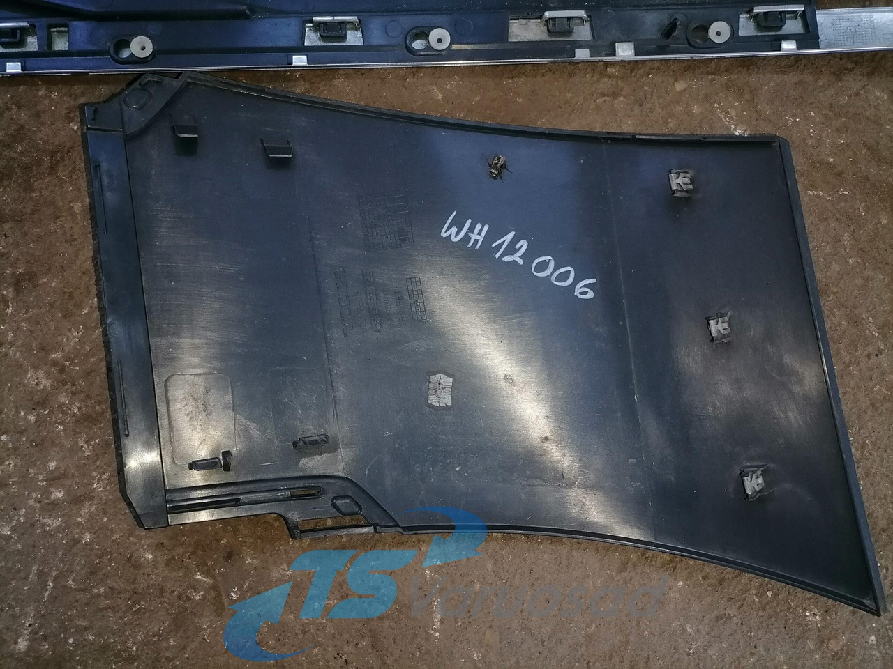 Volvo Grille panel 84027588 - Radiatora reste - Kravas automašīna: foto 3 Volvo Grille panel 84027588 - Radiatora reste - Kravas automašīna: foto 3