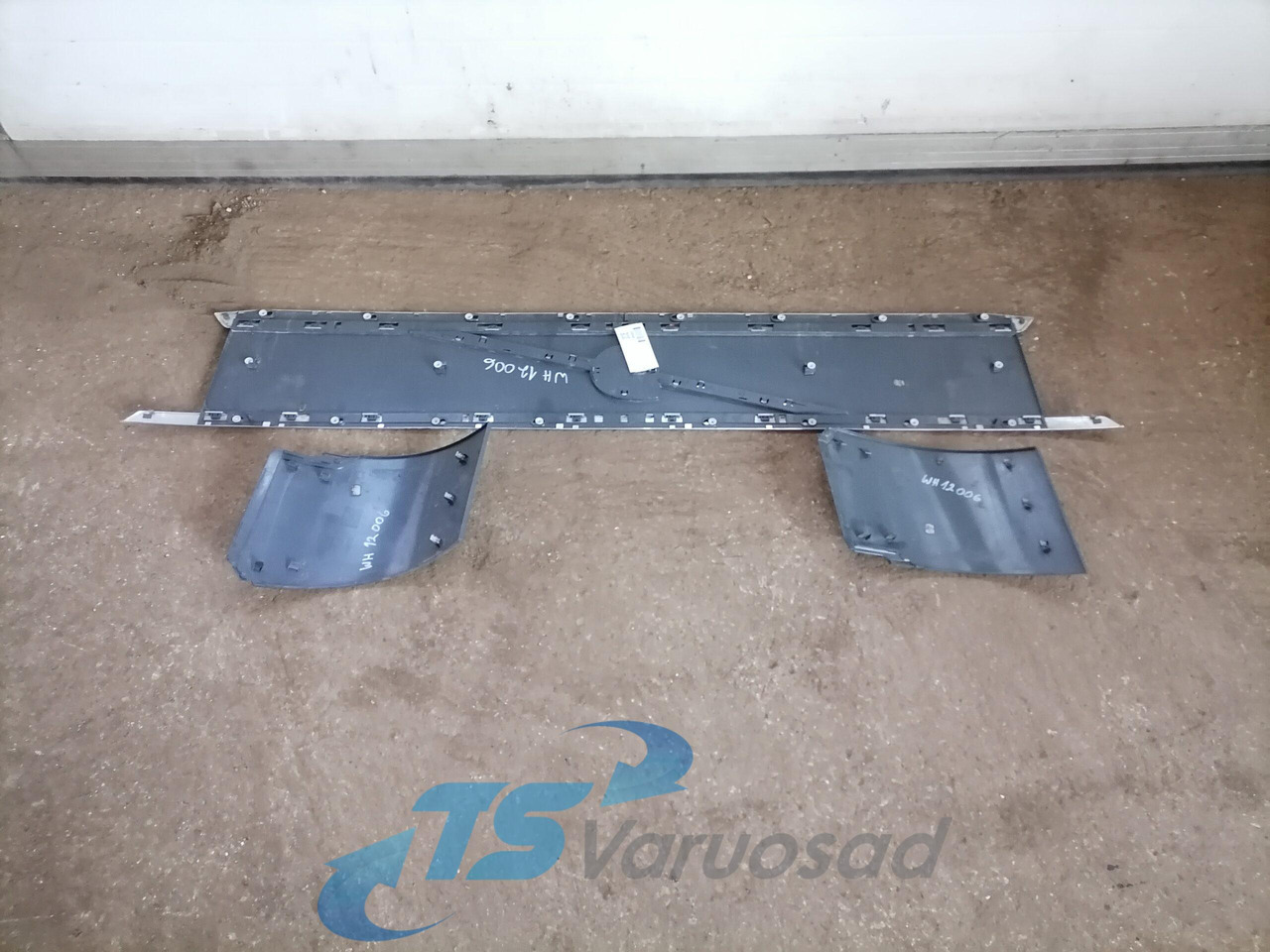 Volvo Grille panel 84027588 - Radiatora reste - Kravas automašīna: foto 2 Volvo Grille panel 84027588 - Radiatora reste - Kravas automašīna: foto 2