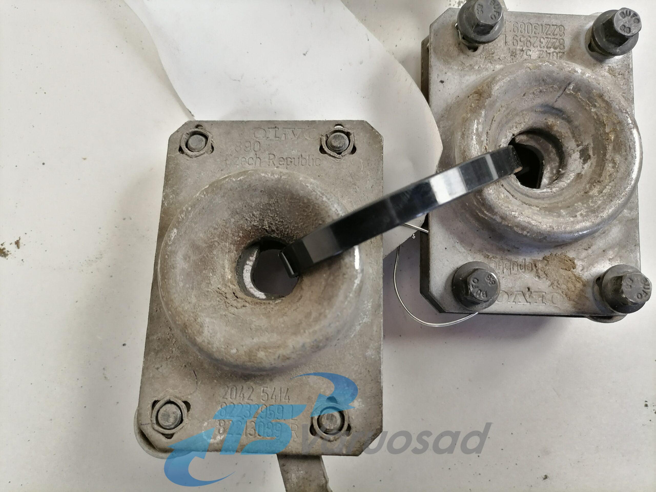 Volvo Iluvõre lukk 20425414 - Radiatora reste - Kravas automašīna: foto 3 Volvo Iluvõre lukk 20425414 - Radiatora reste - Kravas automašīna: foto 3