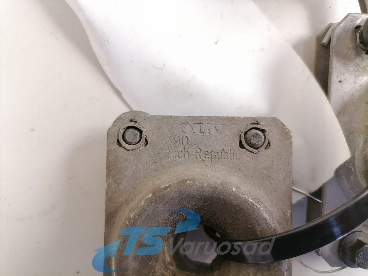 Volvo Iluvõre lukk 20425414 - Radiatora reste - Kravas automašīna: foto 4 Volvo Iluvõre lukk 20425414 - Radiatora reste - Kravas automašīna: foto 4