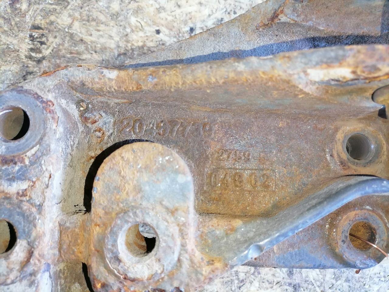 Volvo Kabiini kandur, tagumine 20467739 - Kabīnes piekare - Kravas automašīna: foto 4 Volvo Kabiini kandur, tagumine 20467739 - Kabīnes piekare - Kravas automašīna: foto 4