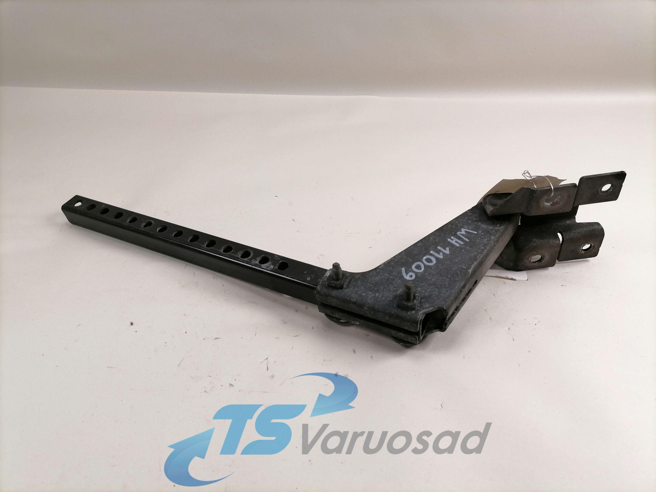 Volvo Kabiini tuulesuunaja kandur 82210159 - Aerodinamika/ Spoileris - Kravas automašīna: foto 2 Volvo Kabiini tuulesuunaja kandur 82210159 - Aerodinamika/ Spoileris - Kravas automašīna: foto 2