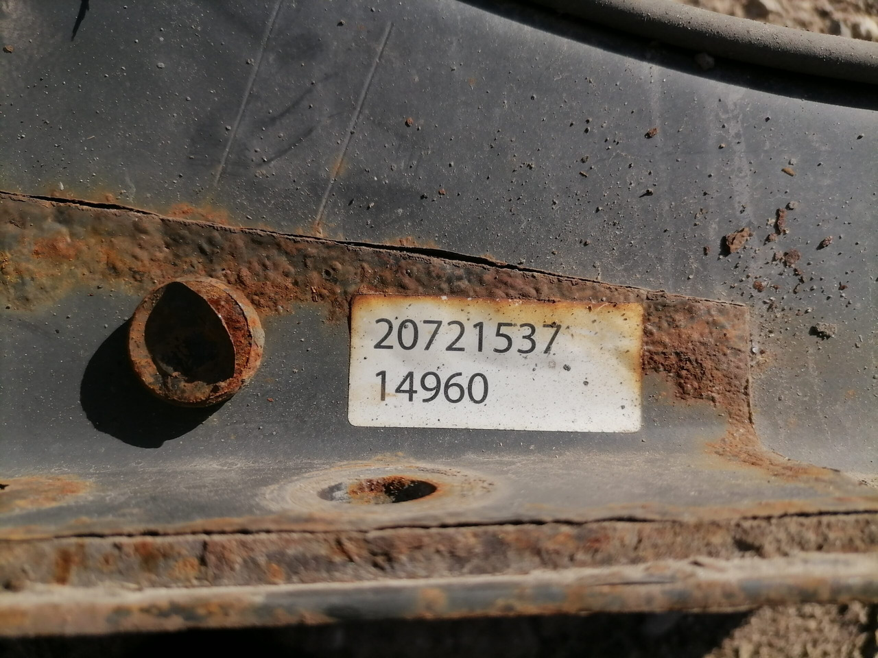 Volvo Kütusepaagi kandur, Volvo 20721537 - Degvielas tvertne - Kravas automašīna: foto 2 Volvo Kütusepaagi kandur, Volvo 20721537 - Degvielas tvertne - Kravas automašīna: foto 2