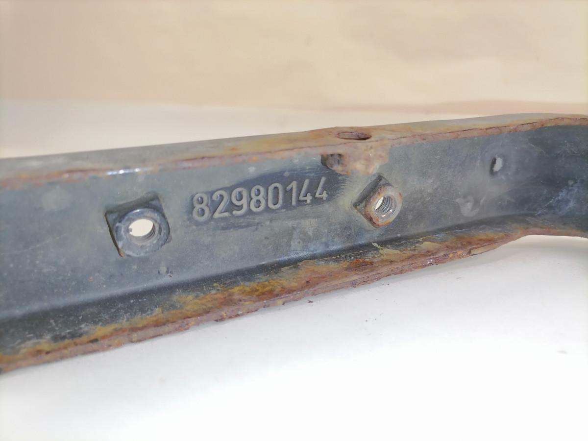 Volvo Mudguard bracket 82980144 - Universāla rezerves daļa - Kravas automašīna: foto 4 Volvo Mudguard bracket 82980144 - Universāla rezerves daļa - Kravas automašīna: foto 4
