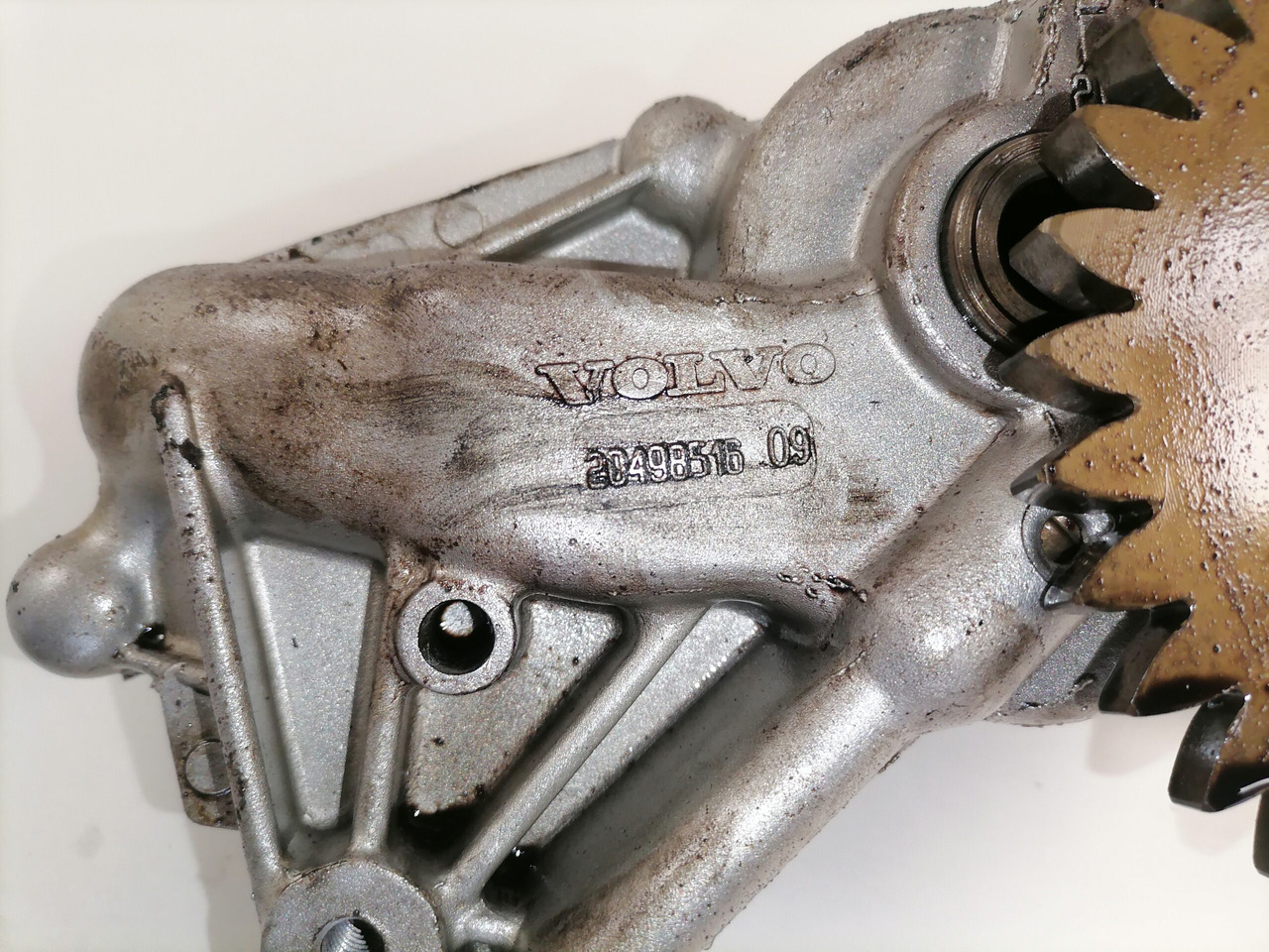 Volvo Oil pump 20498516 - Eļļas sūknis - Kravas automašīna: foto 2 Volvo Oil pump 20498516 - Eļļas sūknis - Kravas automašīna: foto 2