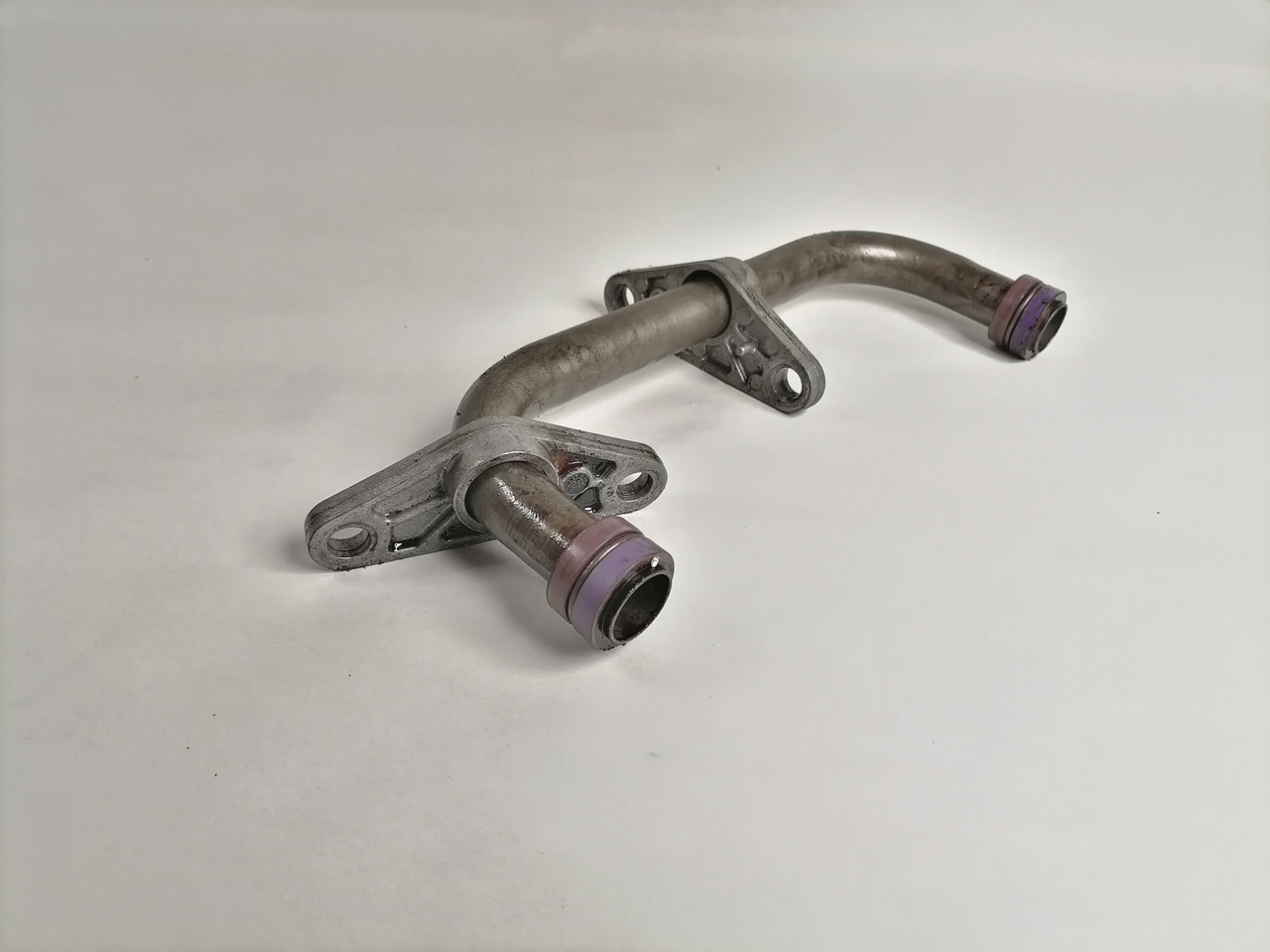 Volvo Oil pump pipe 20498189 - Eļļas sūknis - Kravas automašīna: foto 1 Volvo Oil pump pipe 20498189 - Eļļas sūknis - Kravas automašīna: foto 1