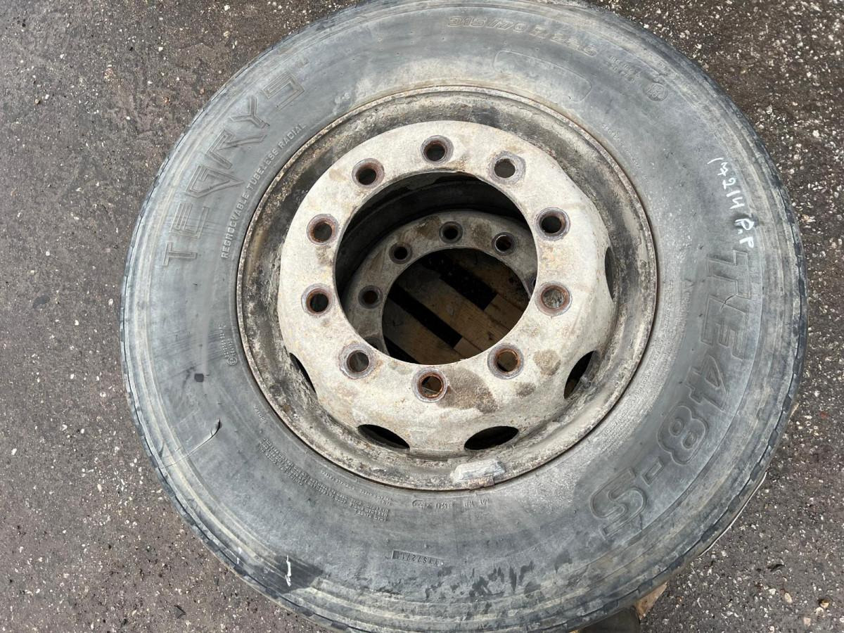 Volvo Rehvid + veljed 315/70R22.5 31570R225 - Riepas un diski - Kravas automašīna: foto 3 Volvo Rehvid + veljed 315/70R22.5 31570R225 - Riepas un diski - Kravas automašīna: foto 3
