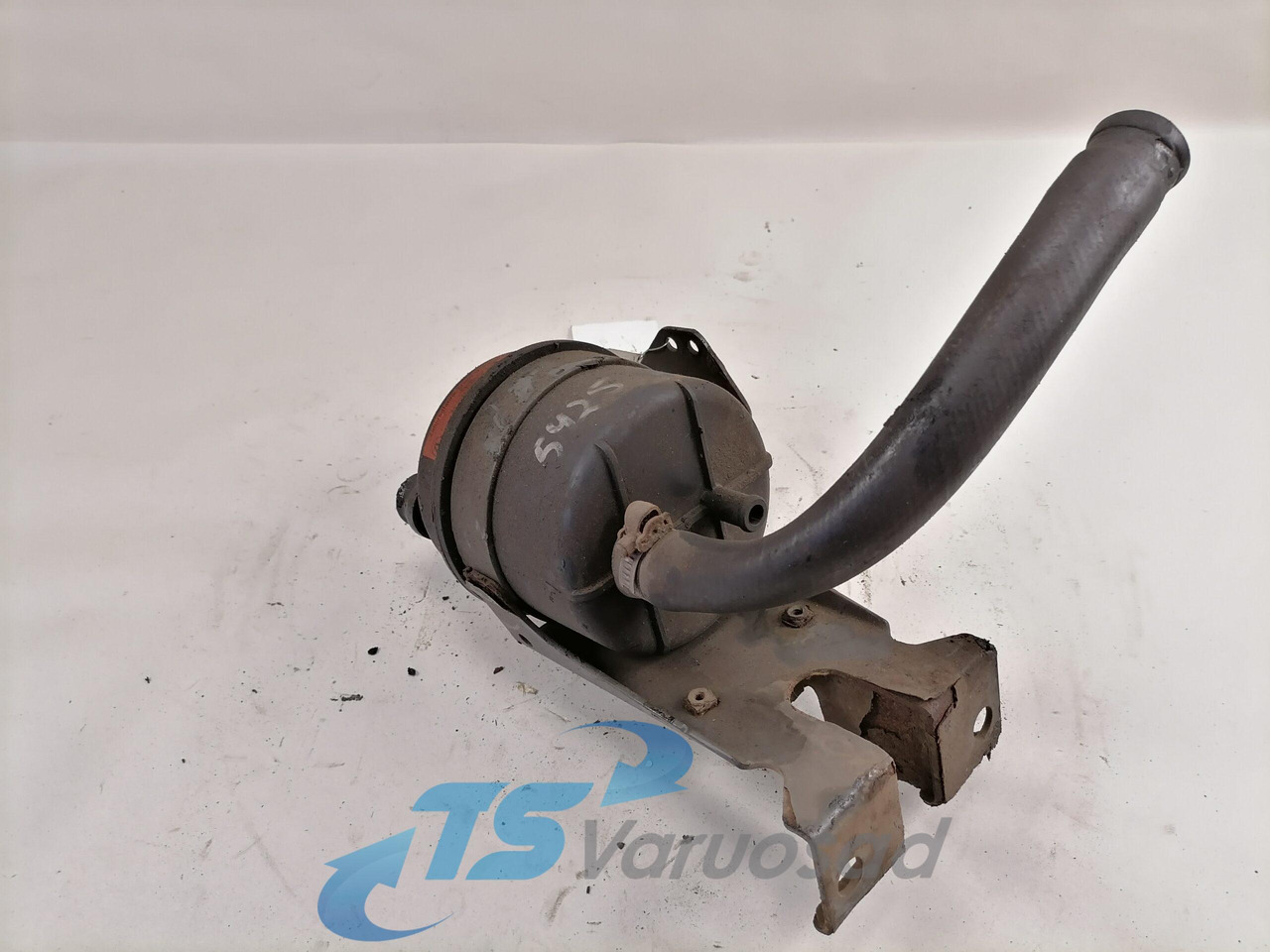 Volvo Steering oil tank+ bracket 1592945 - Stūres šļūtene - Kravas automašīna: foto 3 Volvo Steering oil tank+ bracket 1592945 - Stūres šļūtene - Kravas automašīna: foto 3