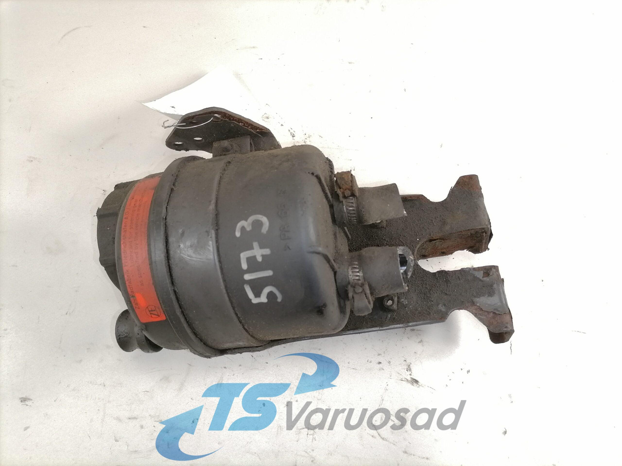 Volvo Steering oil tank+ bracket 1592945 - Stūres šļūtene - Kravas automašīna: foto 3 Volvo Steering oil tank+ bracket 1592945 - Stūres šļūtene - Kravas automašīna: foto 3
