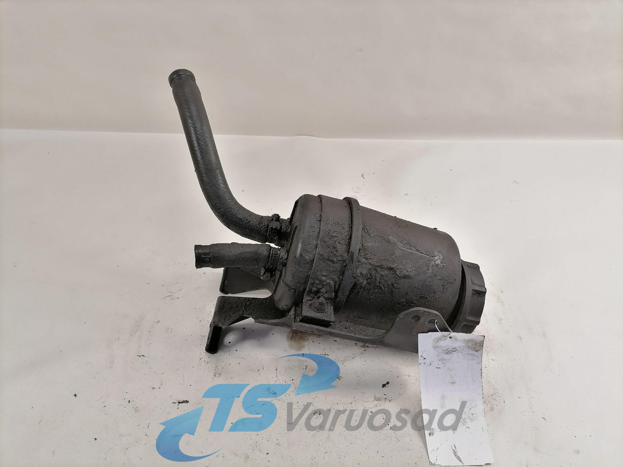 Volvo Steering oil tank+ bracket 20479764 - Stūres šļūtene - Kravas automašīna: foto 1 Volvo Steering oil tank+ bracket 20479764 - Stūres šļūtene - Kravas automašīna: foto 1
