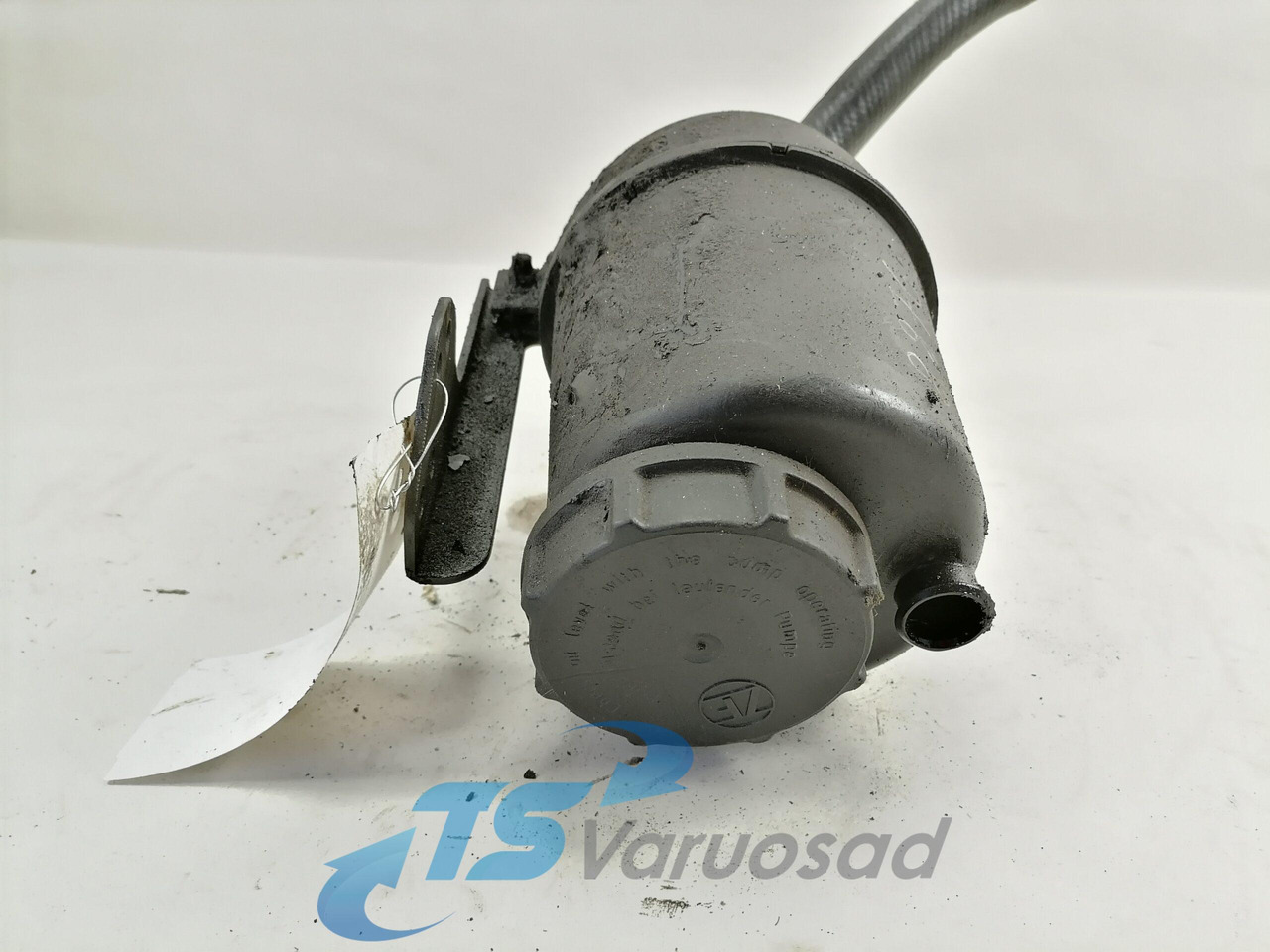 Volvo Steering oil tank+ bracket 20479764 - Stūres šļūtene - Kravas automašīna: foto 3 Volvo Steering oil tank+ bracket 20479764 - Stūres šļūtene - Kravas automašīna: foto 3
