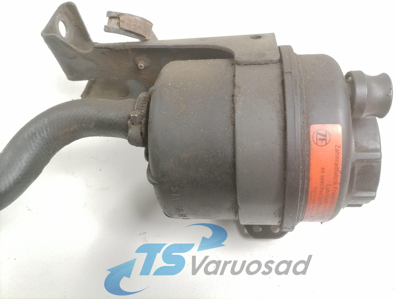 Volvo Steering oil tank+ bracket 20495075 - Stūres šļūtene - Kravas automašīna: foto 5 Volvo Steering oil tank+ bracket 20495075 - Stūres šļūtene - Kravas automašīna: foto 5