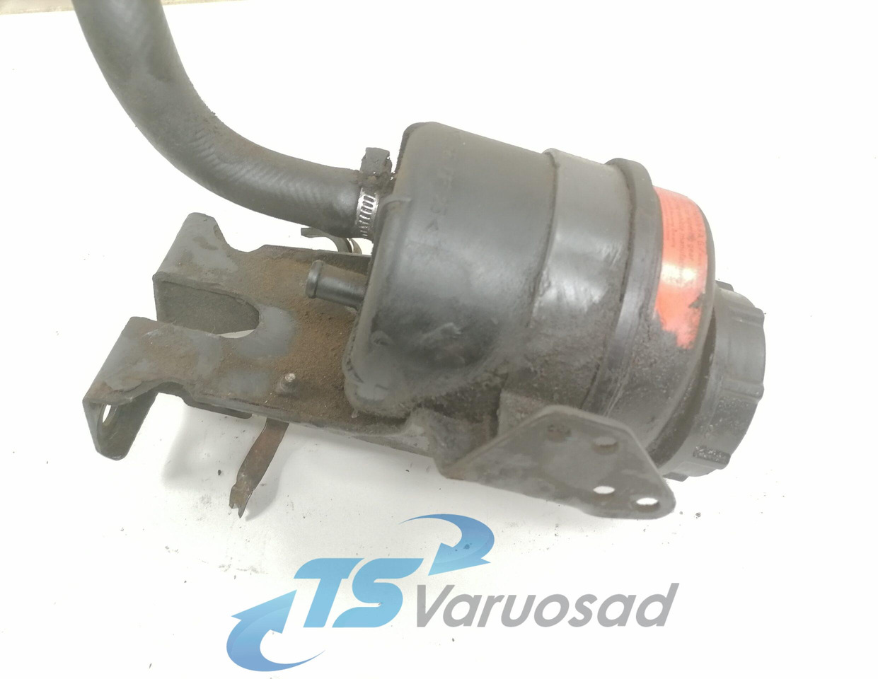 Volvo Steering oil tank+ bracket 20495075 - Stūres šļūtene - Kravas automašīna: foto 1 Volvo Steering oil tank+ bracket 20495075 - Stūres šļūtene - Kravas automašīna: foto 1
