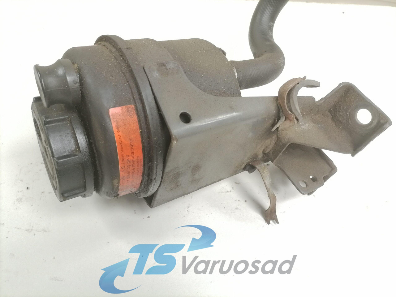 Volvo Steering oil tank+ bracket 20495075 - Stūres šļūtene - Kravas automašīna: foto 3 Volvo Steering oil tank+ bracket 20495075 - Stūres šļūtene - Kravas automašīna: foto 3