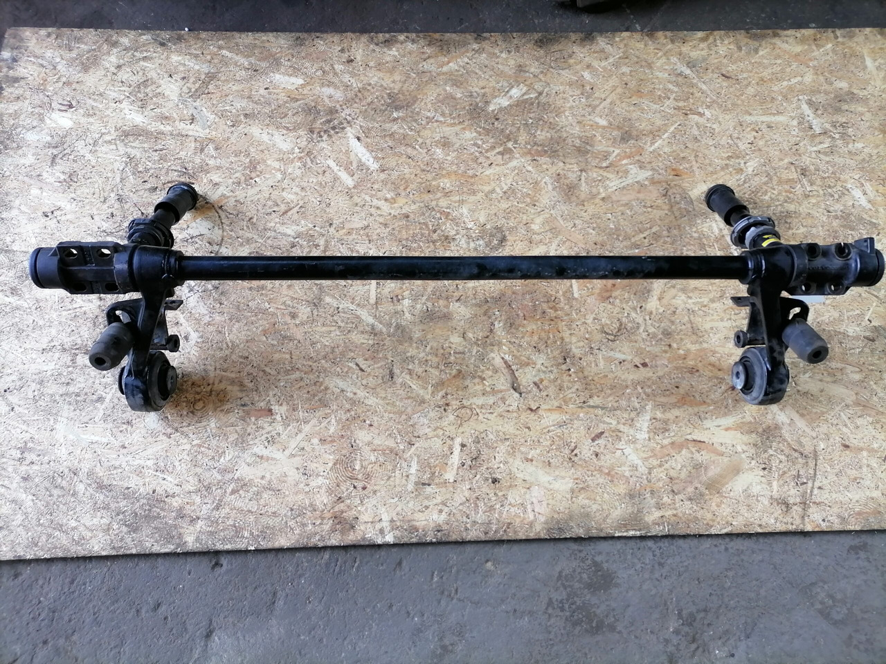 Volvo Volvo FH kabiini torsioonvarras 21750162 - Kabīnes piekare - Kravas automašīna: foto 2 Volvo Volvo FH kabiini torsioonvarras 21750162 - Kabīnes piekare - Kravas automašīna: foto 2