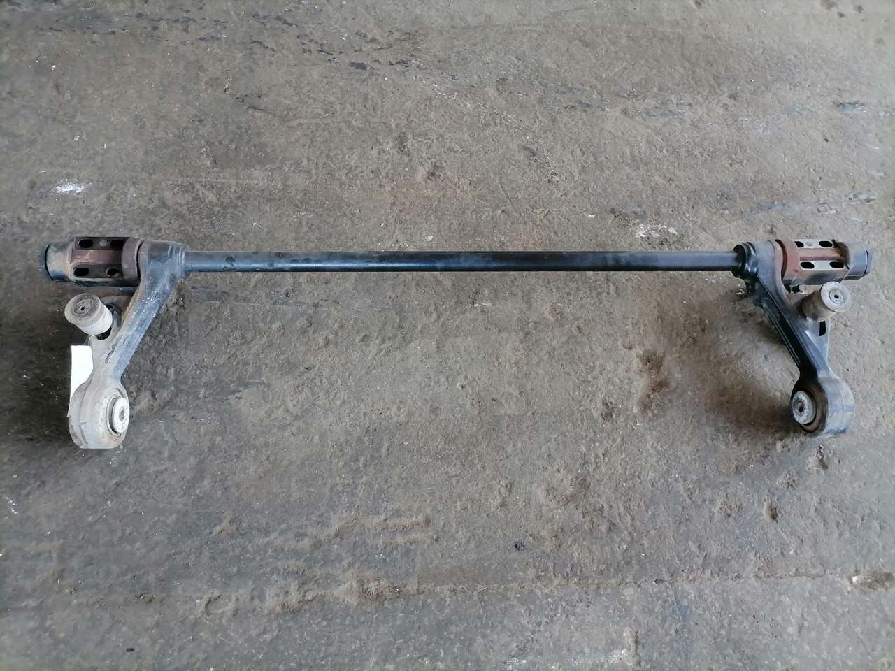 Volvo Volvo FH kabiini torsioonvarras 3198853 - Kabīnes piekare - Kravas automašīna: foto 2 Volvo Volvo FH kabiini torsioonvarras 3198853 - Kabīnes piekare - Kravas automašīna: foto 2