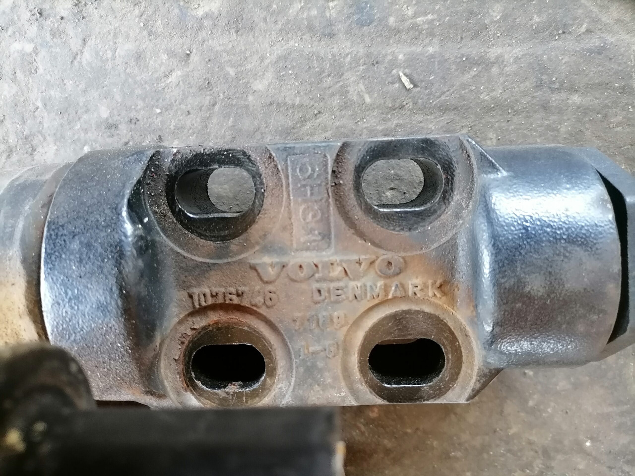 Volvo Volvo FH kabiini torsioonvarras 3198853 - Kabīnes piekare - Kravas automašīna: foto 5 Volvo Volvo FH kabiini torsioonvarras 3198853 - Kabīnes piekare - Kravas automašīna: foto 5