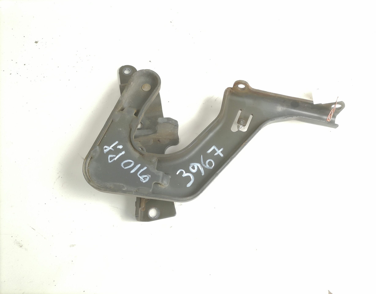 Volvo lower grille carrier hinge 84104144 - Radiatora reste - Kravas automašīna: foto 2 Volvo lower grille carrier hinge 84104144 - Radiatora reste - Kravas automašīna: foto 2