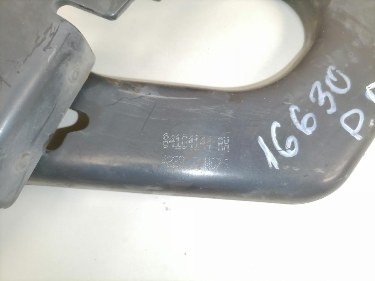 Volvo lower grille carrier hinge 84104144 - Radiatora reste - Kravas automašīna: foto 3 Volvo lower grille carrier hinge 84104144 - Radiatora reste - Kravas automašīna: foto 3