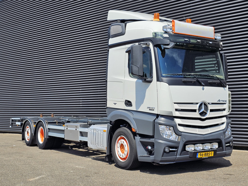 Mercedes-Benz ACTROS 2640 6x2-4 / NL TRUCK - Konteineru vedējs/ Kravas automašīna ar noņemamā virsbūve: foto 2 Mercedes-Benz ACTROS 2640 6x2-4 / NL TRUCK - Konteineru vedējs/ Kravas automašīna ar noņemamā virsbūve: foto 2