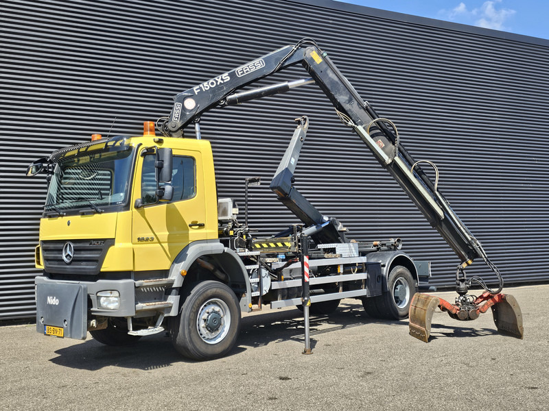 Mercedes-Benz AXOR 1823 4X4 / FASSI CRANE + HOOKLIFT / SPRING SUSPENSION - Pacēlājs ar āķi, Kravas auto ar manipulatoru: foto 3 Mercedes-Benz AXOR 1823 4X4 / FASSI CRANE + HOOKLIFT / SPRING SUSPENSION - Pacēlājs ar āķi, Kravas auto ar manipulatoru: foto 3