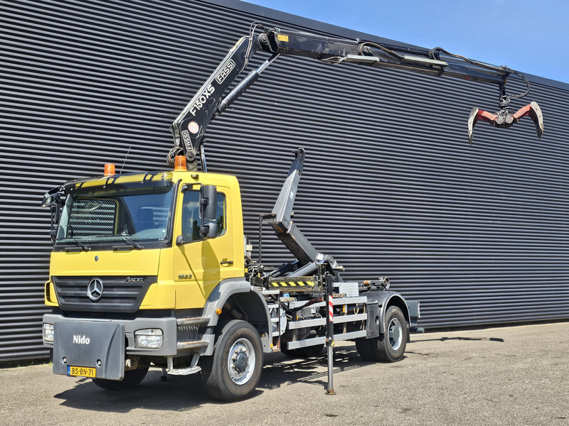 Mercedes-Benz AXOR 1823 4X4 / FASSI CRANE + HOOKLIFT / SPRING SUSPENSION - Pacēlājs ar āķi, Kravas auto ar manipulatoru: foto 1 Mercedes-Benz AXOR 1823 4X4 / FASSI CRANE + HOOKLIFT / SPRING SUSPENSION - Pacēlājs ar āķi, Kravas auto ar manipulatoru: foto 1