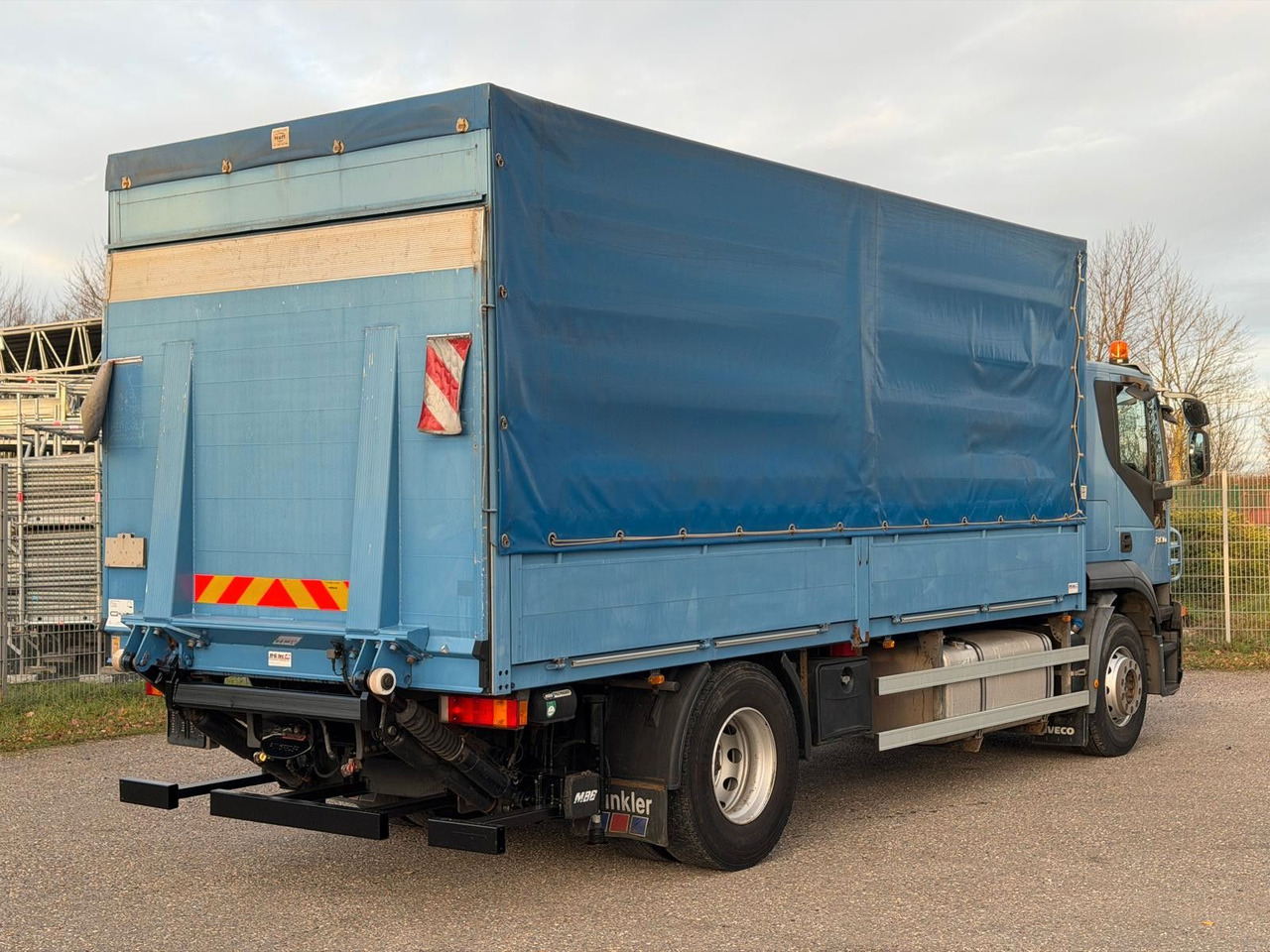 Iveco 190S36/9 Stralis Pritsche & Hebebühne 3 to. TOP - Kravas automašīna ar tentu: foto 5 Iveco 190S36/9 Stralis Pritsche & Hebebühne 3 to. TOP - Kravas automašīna ar tentu: foto 5