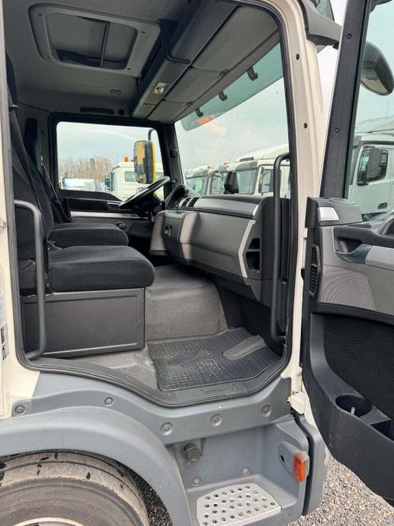 MAN 12.250 4X2 Koffer LBW Klima Diff.Sperre AHK MAN 12.250 4X2 Koffer LBW Klima Diff.Sperre AHK - Kravas automašīna ar slēgto virsbūvi: foto 5 MAN 12.250 4X2 Koffer LBW Klima Diff.Sperre AHK MAN 12.250 4X2 Koffer LBW Klima Diff.Sperre AHK - Kravas automašīna ar slēgto virsbūvi: foto 5