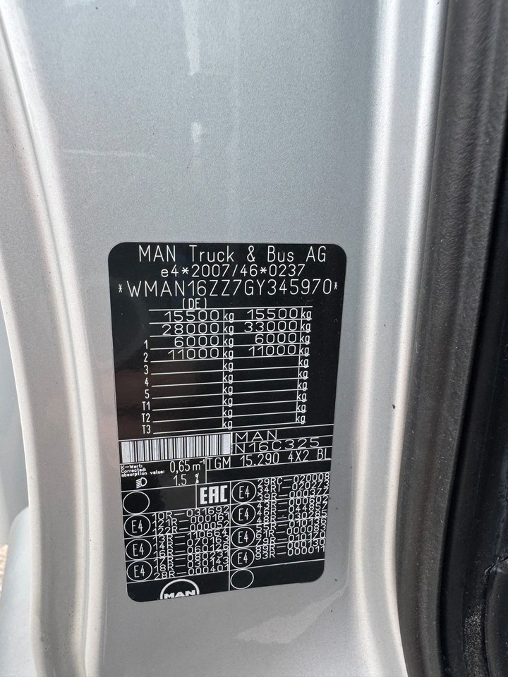 MAN 15.290 4X2 Koffer mit Hebebühne AHK - Kravas automašīna ar slēgto virsbūvi: foto 3 MAN 15.290 4X2 Koffer mit Hebebühne AHK - Kravas automašīna ar slēgto virsbūvi: foto 3