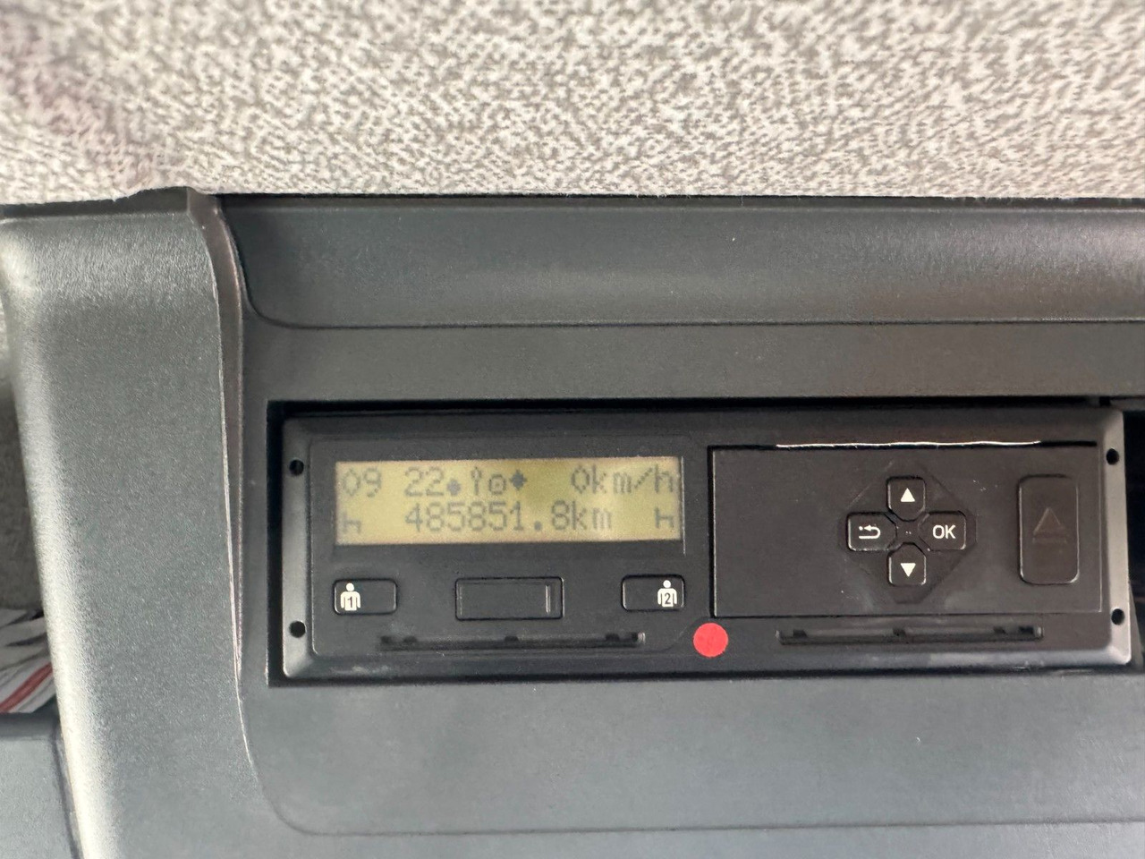 MAN 15.290 4X2 Koffer mit Hebebühne AHK - Kravas automašīna ar slēgto virsbūvi: foto 4 MAN 15.290 4X2 Koffer mit Hebebühne AHK - Kravas automašīna ar slēgto virsbūvi: foto 4