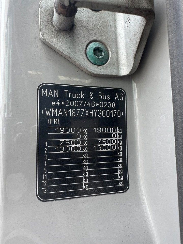 MAN 18.290 4X2 Koffer / Plane Top Zustand 8,30 Meter - Kravas automašīna ar slēgto virsbūvi: foto 2 MAN 18.290 4X2 Koffer / Plane Top Zustand 8,30 Meter - Kravas automašīna ar slēgto virsbūvi: foto 2