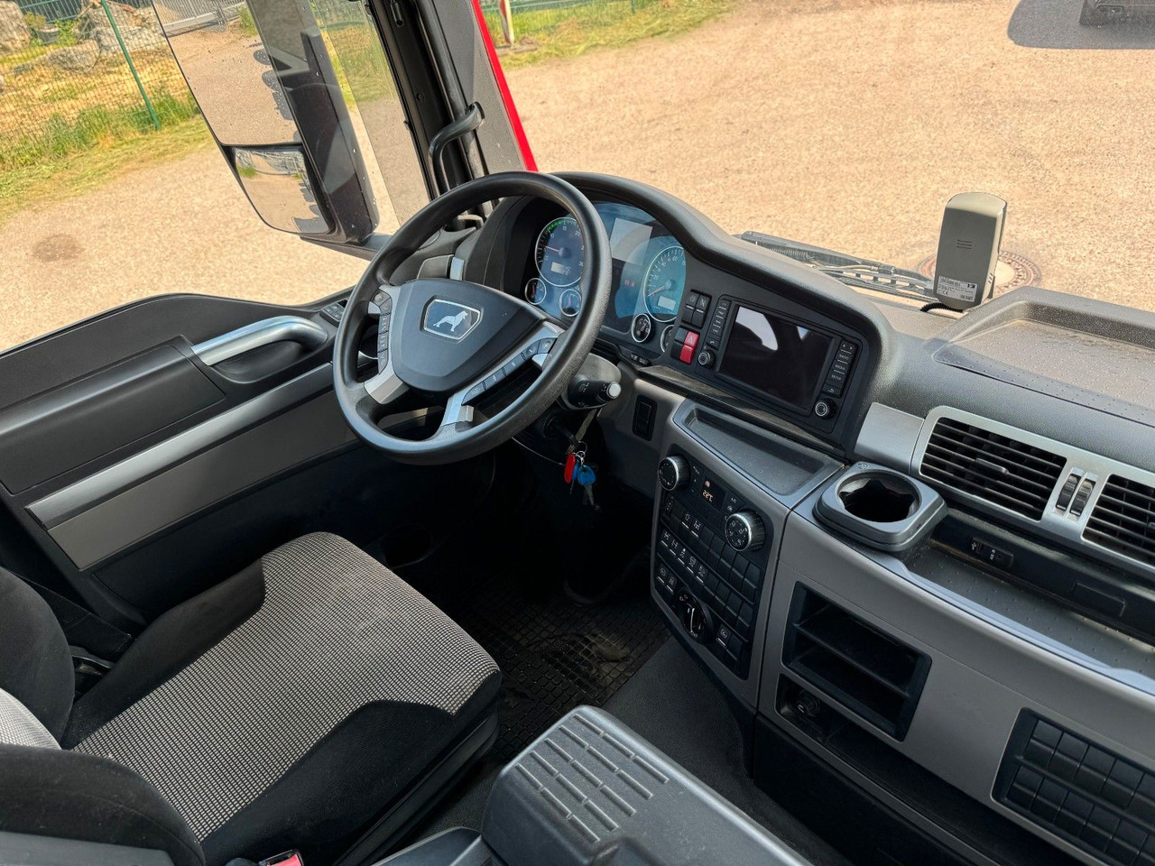 MAN 35.470 8X4 Kipperfahrgestell Reifen 12 X NEU Top - Kravas automašīna pašizgāzējs: foto 4 MAN 35.470 8X4 Kipperfahrgestell Reifen 12 X NEU Top - Kravas automašīna pašizgāzējs: foto 4