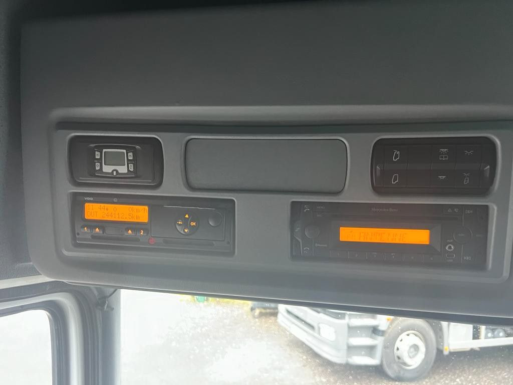 Mercedes-Benz 1324 4X2 Koffer Plane 6 to. Hebebühne Mercedes-Benz 1324 4X2 Koffer Plane 6 to. Hebebühne - Kravas automašīna ar slēgto virsbūvi: foto 4 Mercedes-Benz 1324 4X2 Koffer Plane 6 to. Hebebühne Mercedes-Benz 1324 4X2 Koffer Plane 6 to. Hebebühne - Kravas automašīna ar slēgto virsbūvi: foto 4