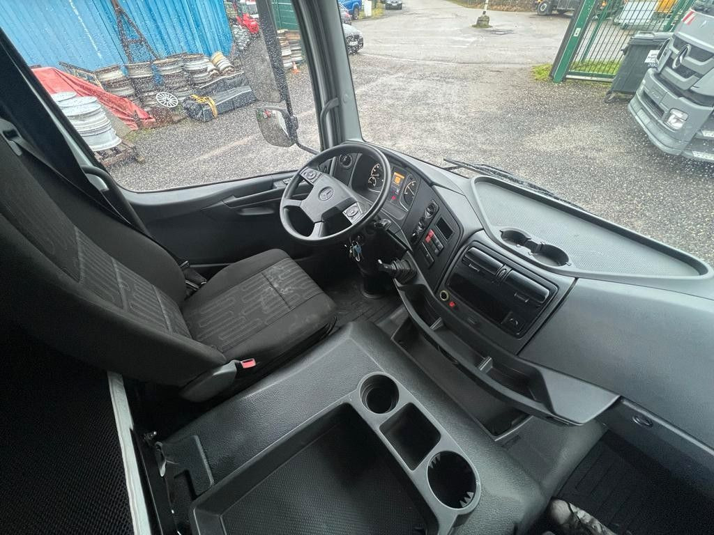 Mercedes-Benz 1324 4X2 Koffer Plane 6 to. Hebebühne Mercedes-Benz 1324 4X2 Koffer Plane 6 to. Hebebühne - Kravas automašīna ar tentu: foto 3 Mercedes-Benz 1324 4X2 Koffer Plane 6 to. Hebebühne Mercedes-Benz 1324 4X2 Koffer Plane 6 to. Hebebühne - Kravas automašīna ar tentu: foto 3