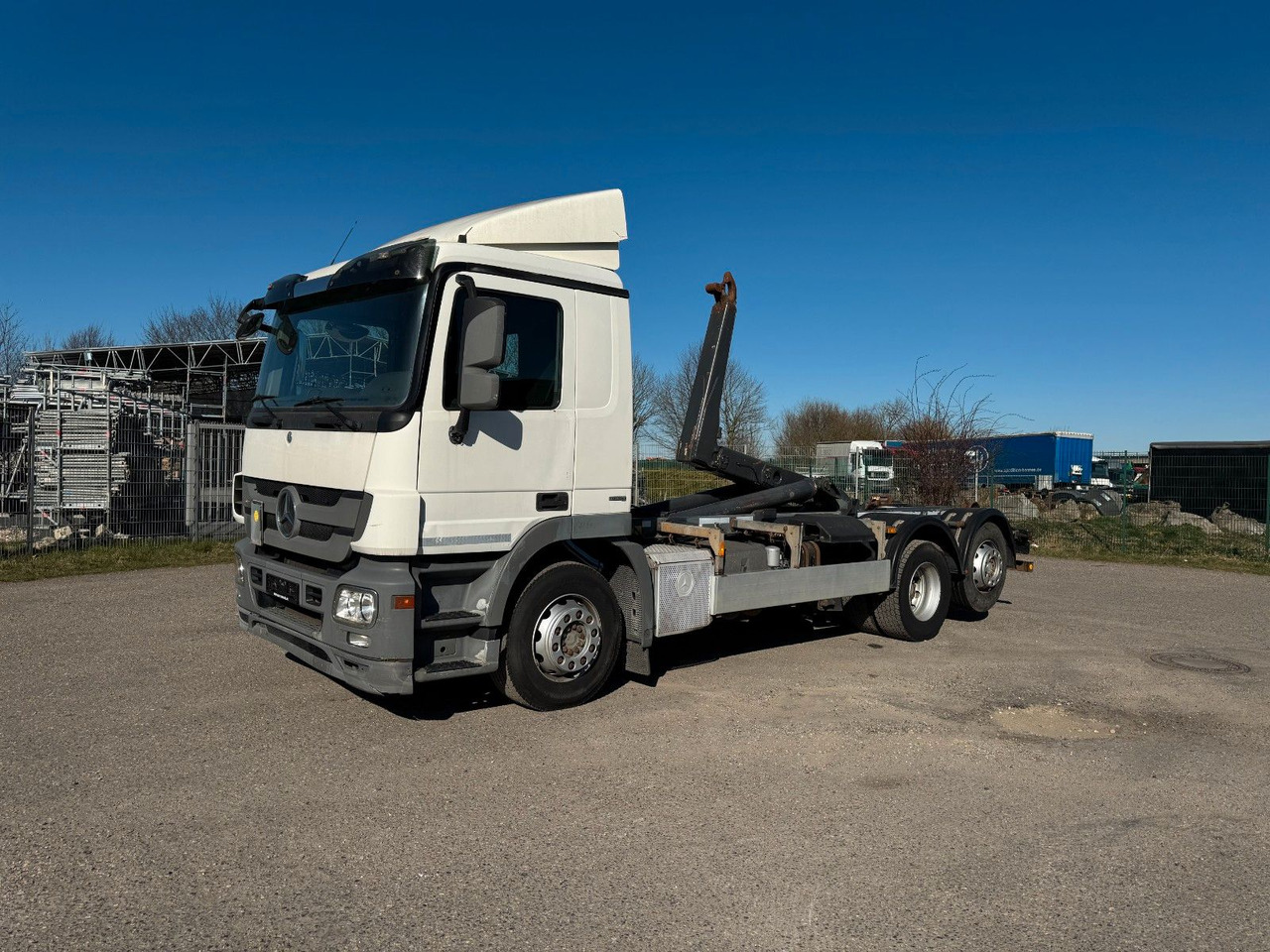 Mercedes-Benz 2541 6X2 Meiller RK 20.65 Klima M-Haus - Pacēlājs ar āķi: foto 1 Mercedes-Benz 2541 6X2 Meiller RK 20.65 Klima M-Haus - Pacēlājs ar āķi: foto 1