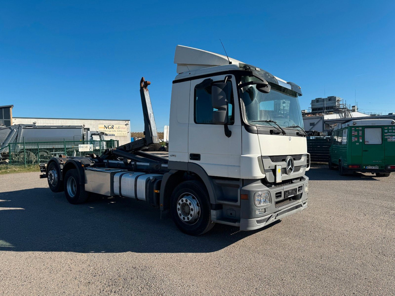 Mercedes-Benz 2541 6X2 Meiller RK 20.65 Klima M-Haus - Pacēlājs ar āķi: foto 3 Mercedes-Benz 2541 6X2 Meiller RK 20.65 Klima M-Haus - Pacēlājs ar āķi: foto 3