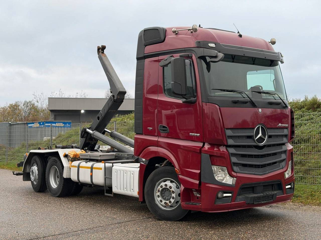 Mercedes-Benz 2558 6x2 Meiller RK 20.65 | Retarder | Klima - Pacēlājs ar āķi: foto 1 Mercedes-Benz 2558 6x2 Meiller RK 20.65 | Retarder | Klima - Pacēlājs ar āķi: foto 1