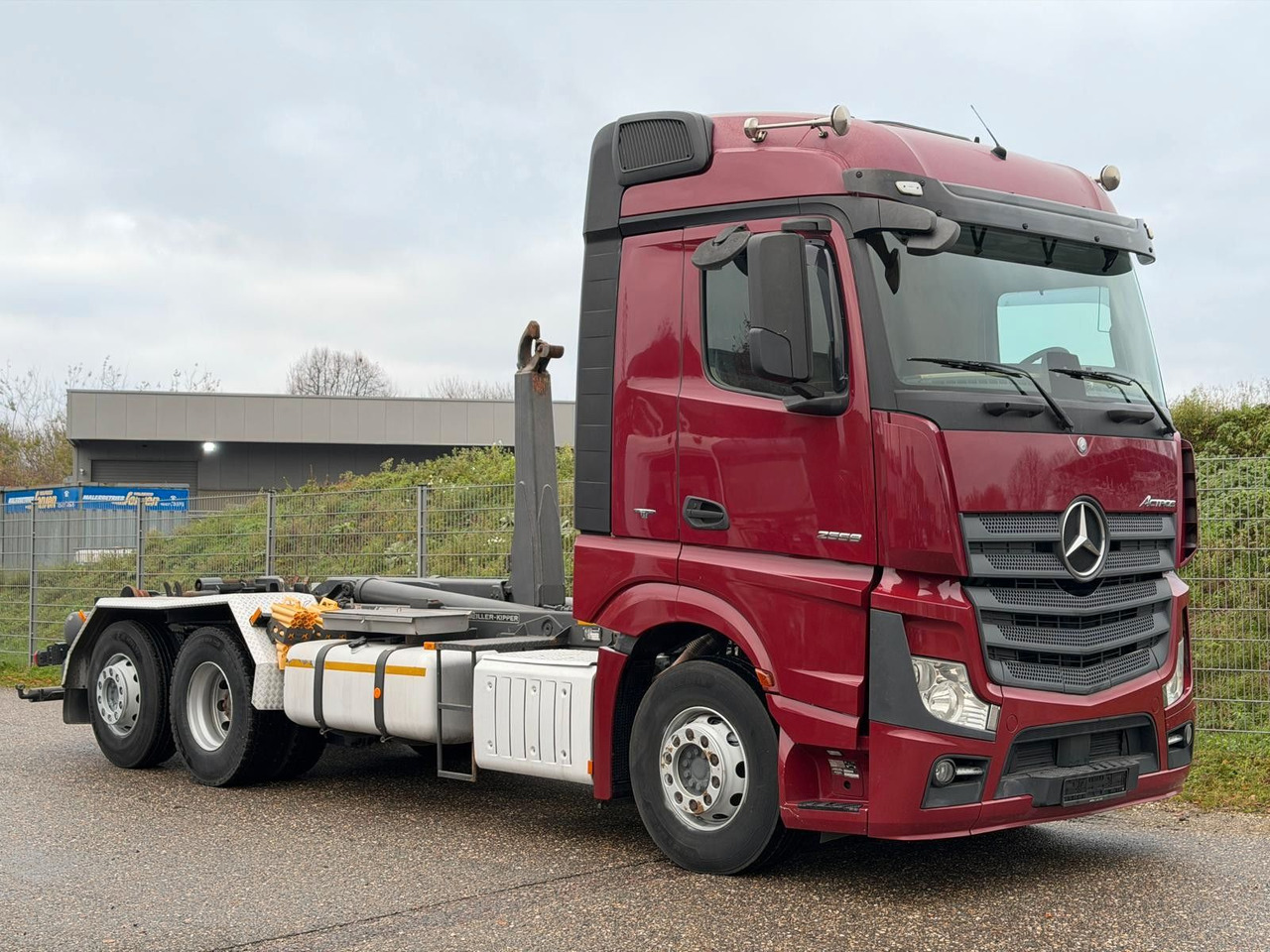 Mercedes-Benz 2558 6x2 Meiller RK 20.65 | Retarder | Klima - Pacēlājs ar āķi: foto 3 Mercedes-Benz 2558 6x2 Meiller RK 20.65 | Retarder | Klima - Pacēlājs ar āķi: foto 3