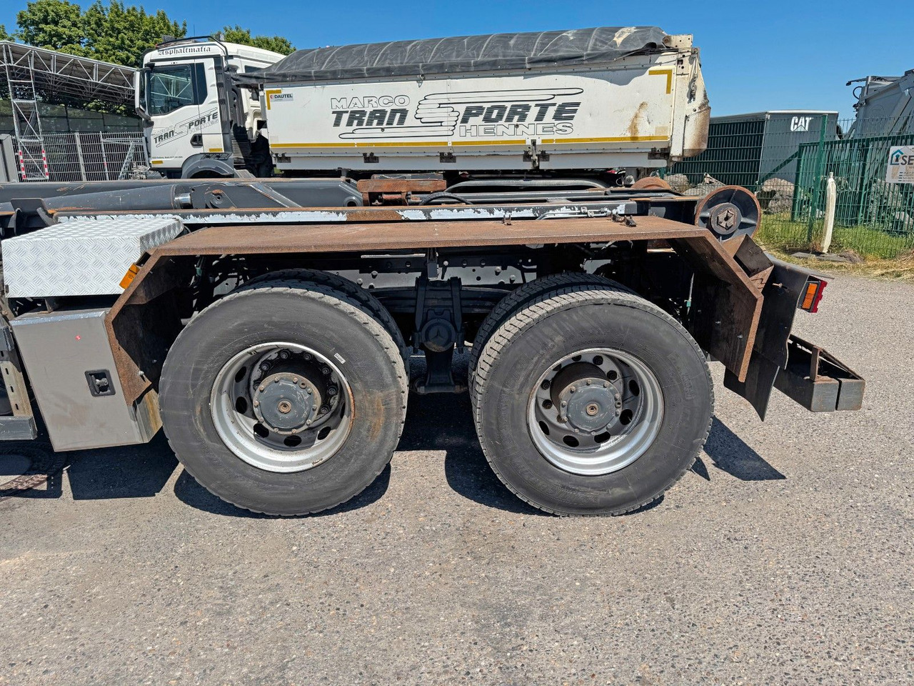 Mercedes-Benz 2644 6X4 VDL Abroller mit 3,90 Radstand Blatt BL - Pacēlājs ar āķi: foto 5 Mercedes-Benz 2644 6X4 VDL Abroller mit 3,90 Radstand Blatt BL - Pacēlājs ar āķi: foto 5