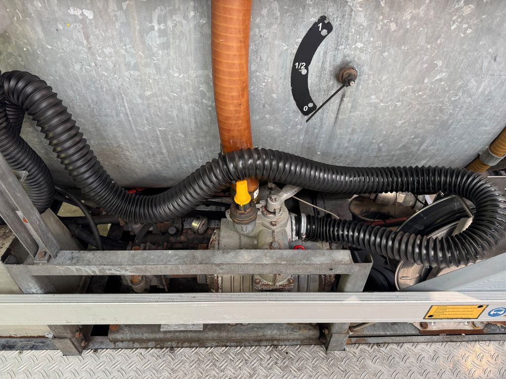 Mercedes-Benz 818 4X2 ROM Toilettenwagen Mercedes-Benz 818 4X2 ROM Toilettenwagen 6 Plätze - Asenizācijas mašīna: foto 4 Mercedes-Benz 818 4X2 ROM Toilettenwagen Mercedes-Benz 818 4X2 ROM Toilettenwagen 6 Plätze - Asenizācijas mašīna: foto 4