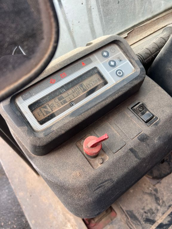 Nissan 32 Diesel 13100 Stunden - Autokrāvējs: foto 3 Nissan 32 Diesel 13100 Stunden - Autokrāvējs: foto 3