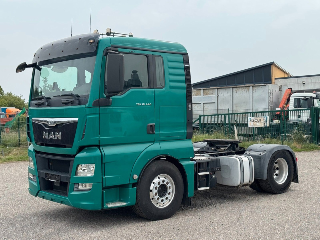MAN 18.440 4X2 mit Kipphydraulik Top Zustand - Vilcējs: foto 1 MAN 18.440 4X2 mit Kipphydraulik Top Zustand - Vilcējs: foto 1