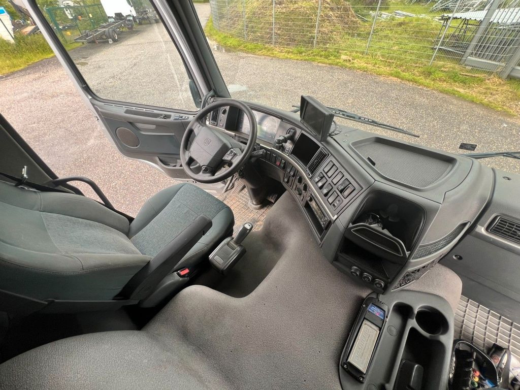 Volvo FM 420 6X2 Abroller mit Kran & Funk im Top Zust. - Kravas auto ar manipulatoru, Pacēlājs ar āķi: foto 4 Volvo FM 420 6X2 Abroller mit Kran & Funk im Top Zust. - Kravas auto ar manipulatoru, Pacēlājs ar āķi: foto 4