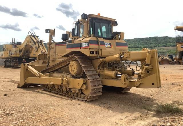 CAT D8R - Buldozers: foto 2 CAT D8R - Buldozers: foto 2