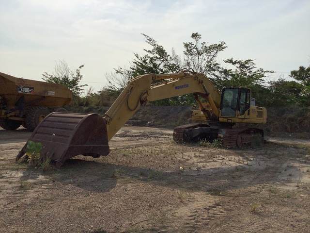 Komatsu PC450-8 - Kāpurķēžu ekskavators: foto 1 Komatsu PC450-8 - Kāpurķēžu ekskavators: foto 1