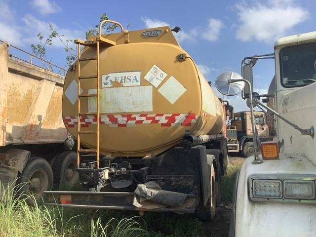 MAN 33.414-V20 - Autocisterna: foto 3 MAN 33.414-V20 - Autocisterna: foto 3