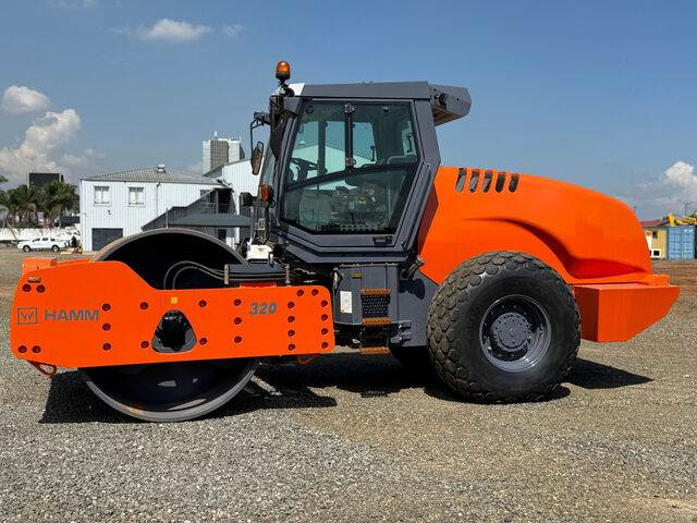 Hamm 320 - Vibrorullis: foto 1 Hamm 320 - Vibrorullis: foto 1